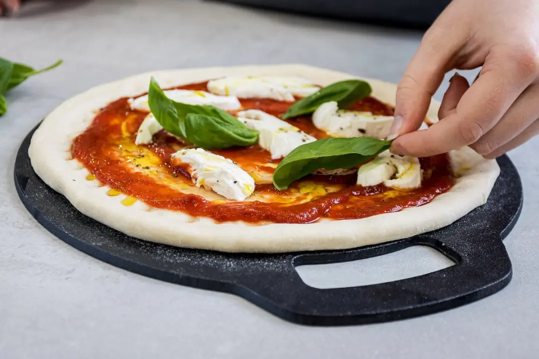 KitchenCraft Pizzasteen 27cm Gietijzer - Antiaanbaklaag