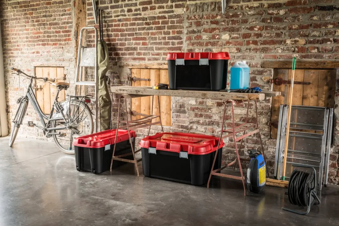 Keter Totem Opbergbox 60L - Zwart/Rood