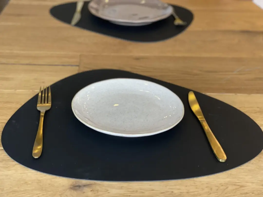 Kade 171 Eivormige Placemats Lederlook 6 Stuks - 44x37cm - Zwart/Bruin