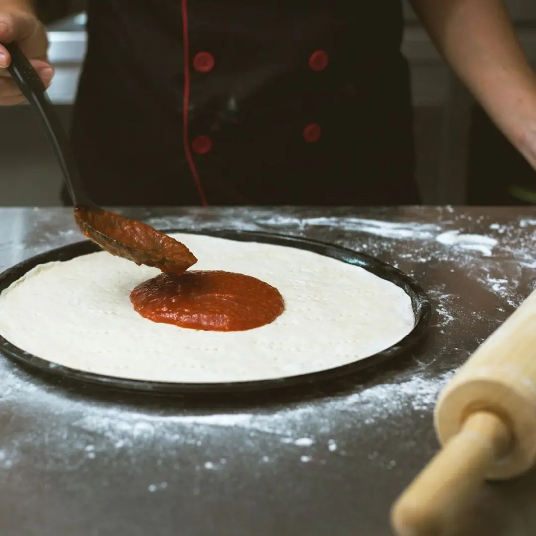 Orion Pizzaplaat Geperforeerd 32cm - Zwart