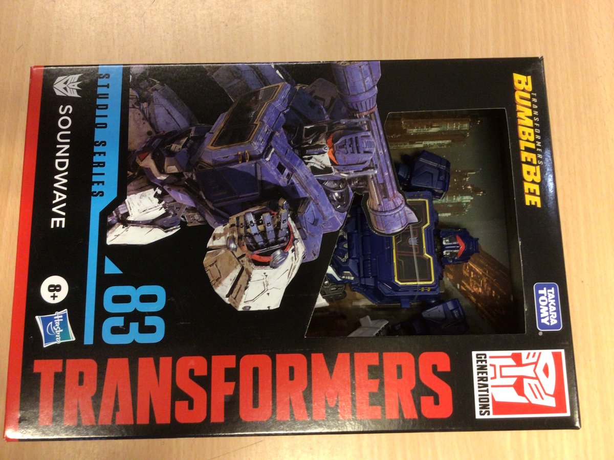 Hasbro Transformers Cyberverse Studio Series Soundwave