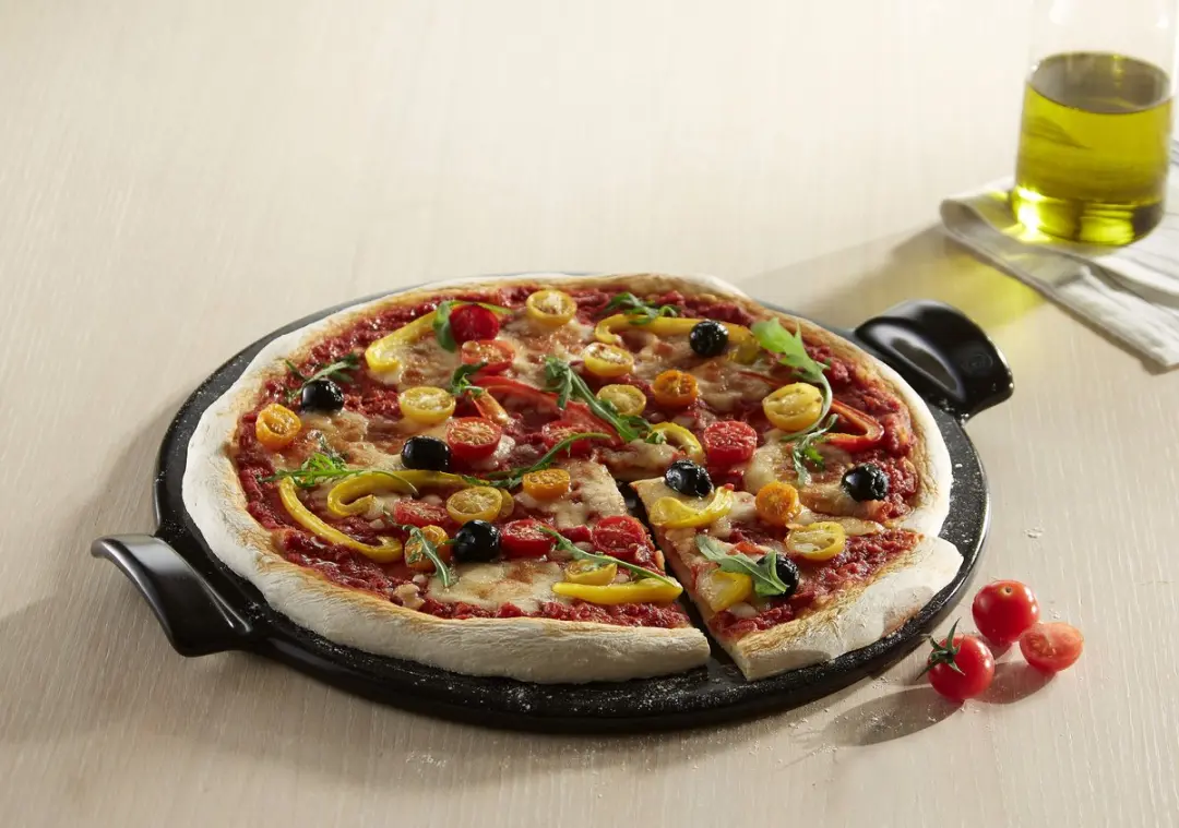 Emile Henry Pizzasteen - Ø37cm - Zwart