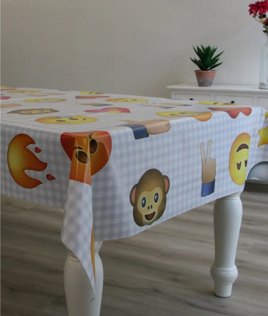 Bellatio Design Emoji Tafelzeil 140x180cm