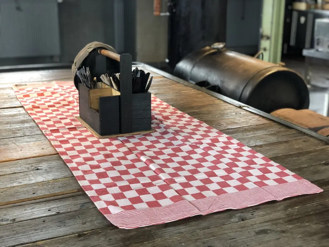 DDDDD Barbeque Tafelloper - 2x 50x140cm - Rood