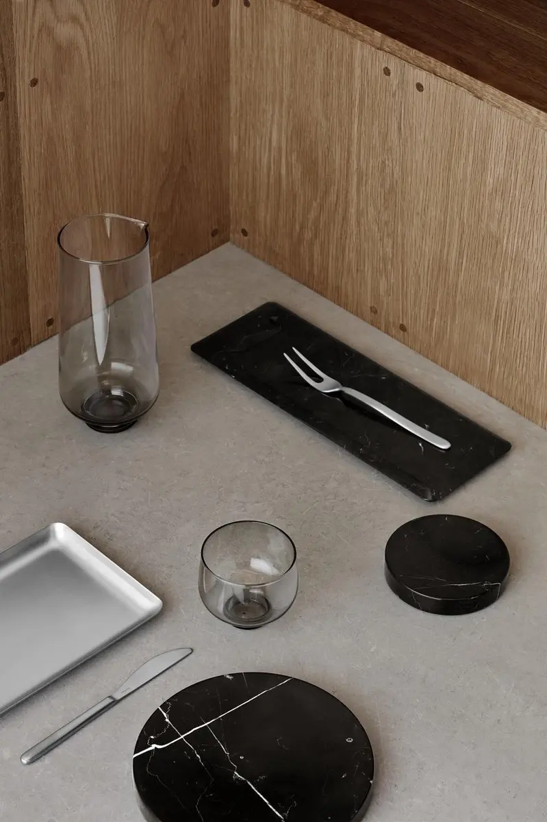 Blomus Flow Waterkaraf 1.1L - Donkergrijs