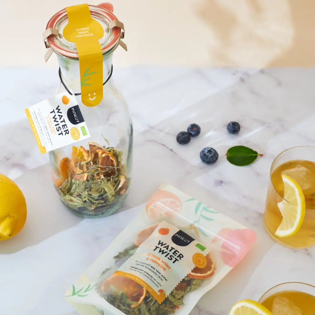 Pineut Verjaardag Cadeau Tafelwaterkaraf Glas 1L - Citrus/Munt/Verveine - afbeelding 6 van 6