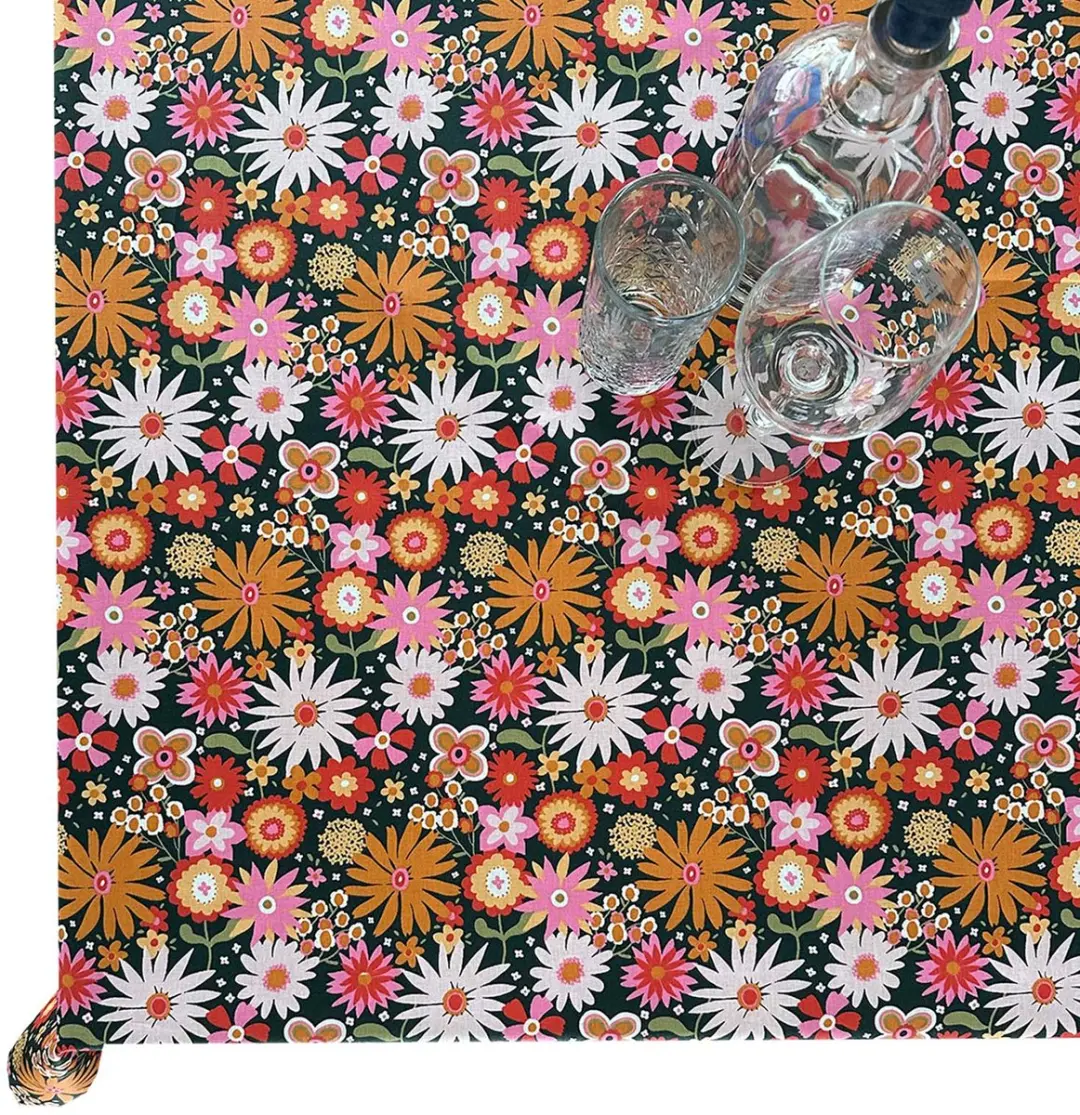 BINK Bedding Happy Flower Tafelkleed - Acryl Gecoat Katoen 150x145cm - Rood/Zwart/Rozes