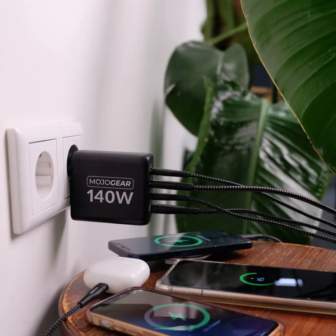 MOJOGEAR CHARGE+ MG-C02 140W Oplader - 4 Poorten USB/USB-C - Zwart