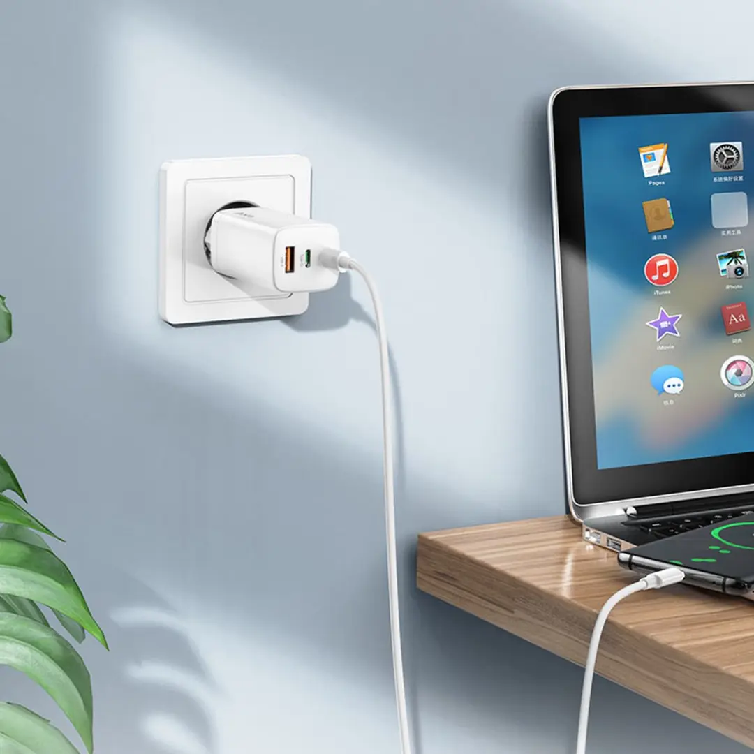 Hoco N16 Triple Quick Charger 65W - 1x USB-A 2x USB-C - Wit