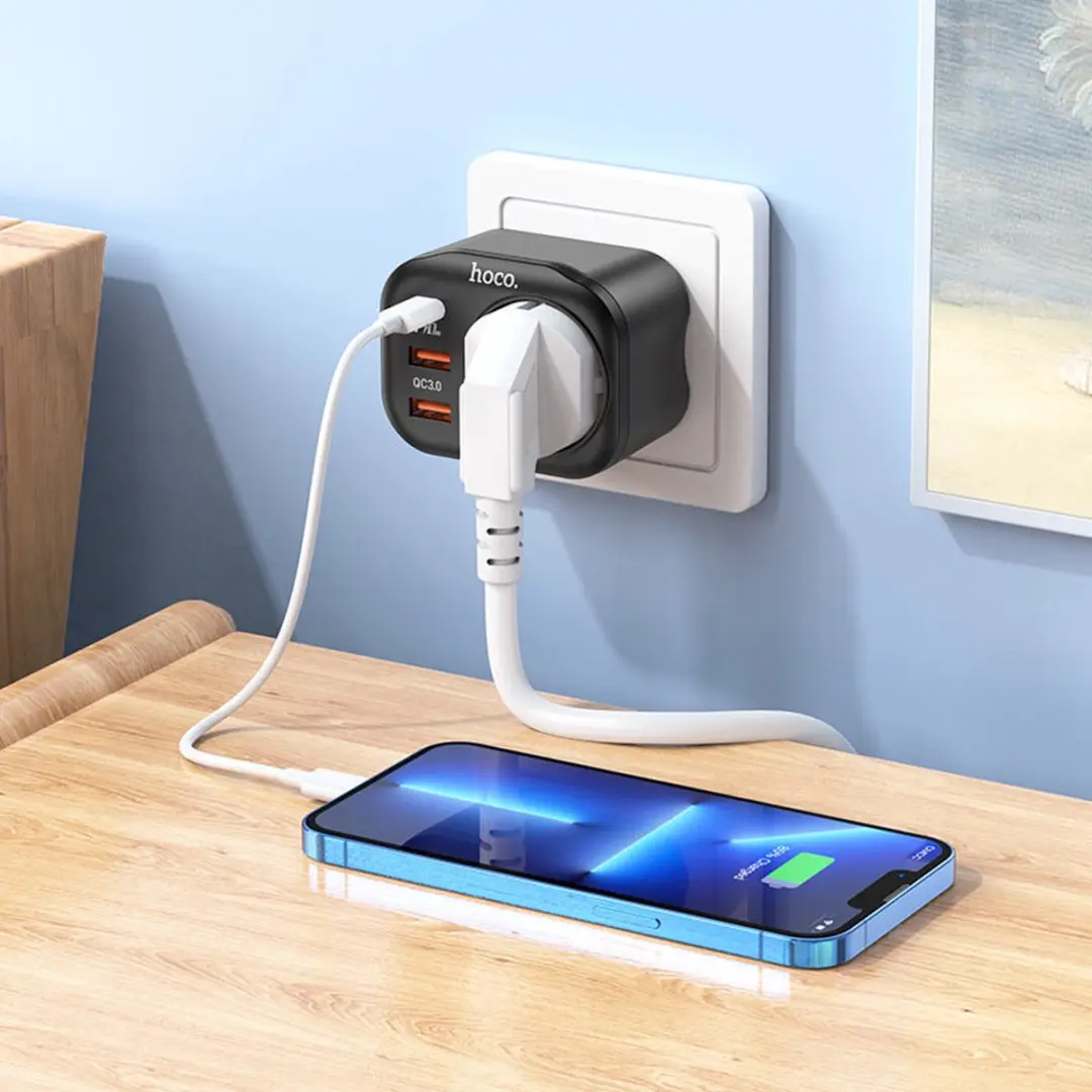 Hoco NS3B Multifunctionele Stopcontact Snellader - 2x USB 1x USB-C 20W - Zwart