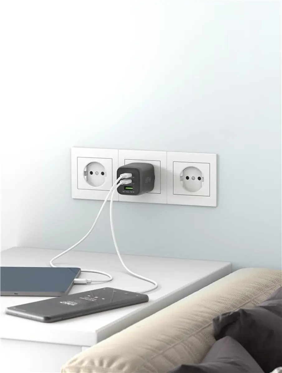 Goobay 64753 Oplader 65W - 3x USB - Zwart