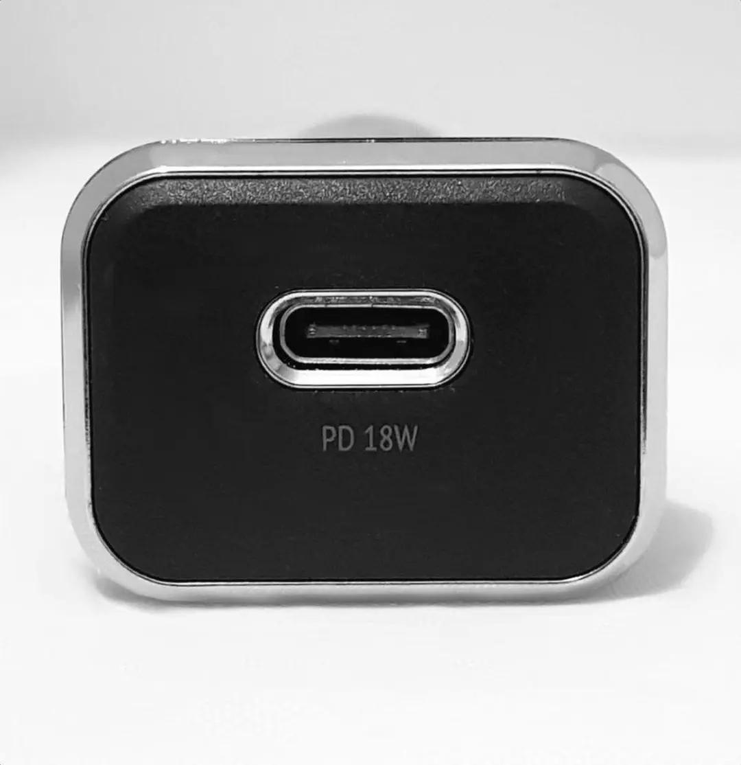 NÖRDIC CARC-N1006 Autolader 18W - Zwart