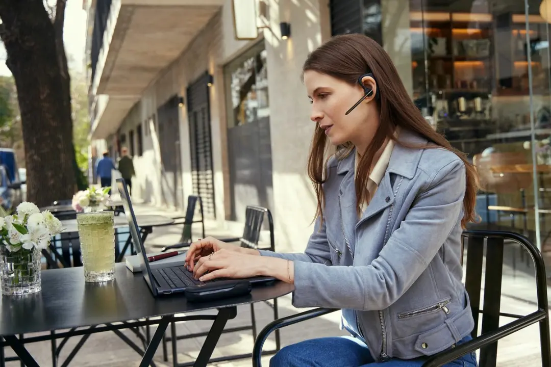 Poly AV4P1AA ABB Bluetooth Headset - Zwart