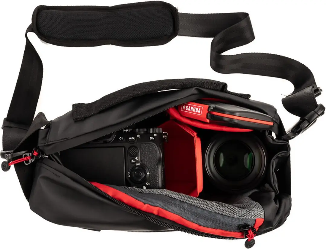 Caruba Compex Chase 100 Cameratas - Sling - Zwart