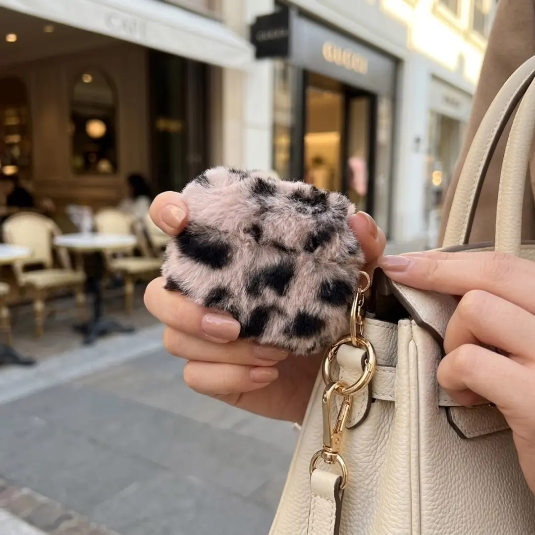 NUVEX Roze Hoesje AirPods Pro 2 - Luipaardprint Pluche