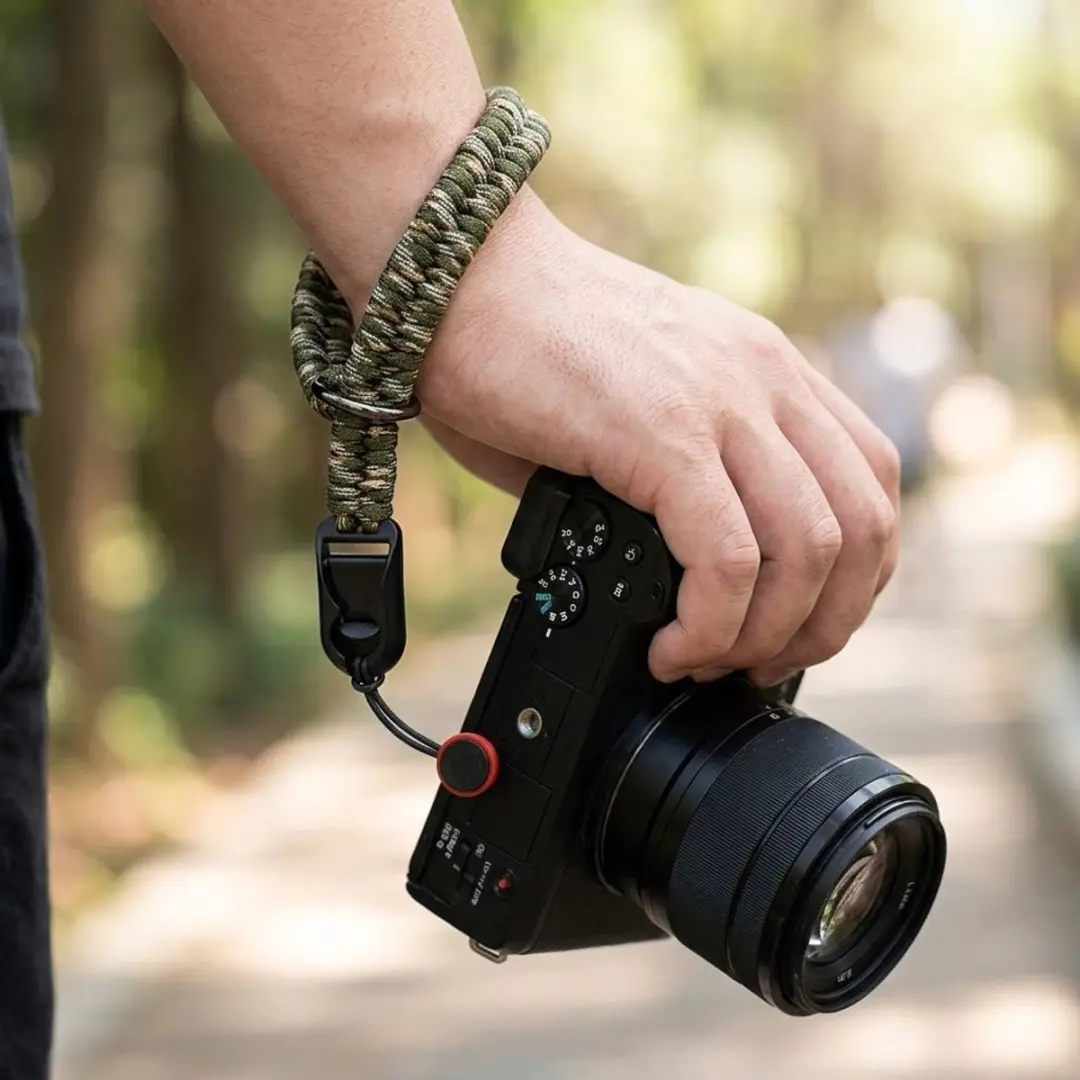 NUVEX Camouflage Groene Camera Polsband - Verstelbaar met Snelkoppeling