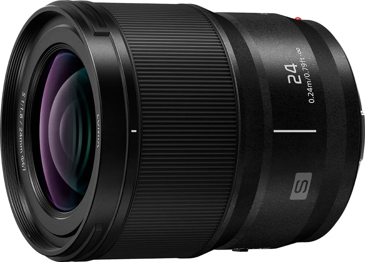 Panasonic Lumix S 24mm f/1.8 - 67mm