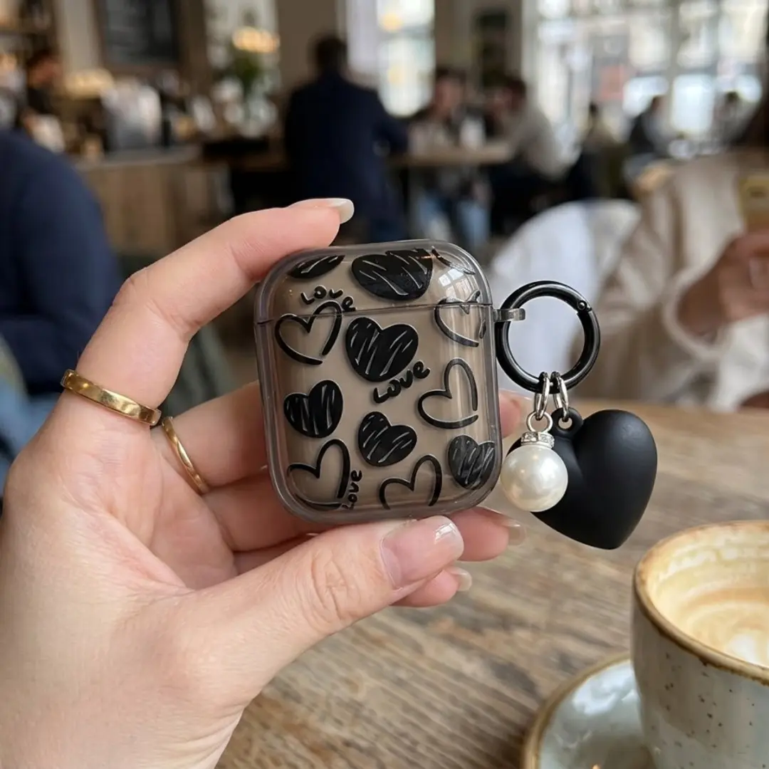 NUVEX Hoesje AirPods 4 - Zwart transparant met hartjespatroon