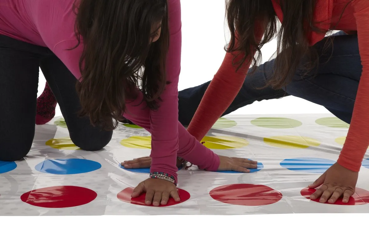 Hasbro Twister Bordspel - 2 Spelers - afbeelding 6 van 6