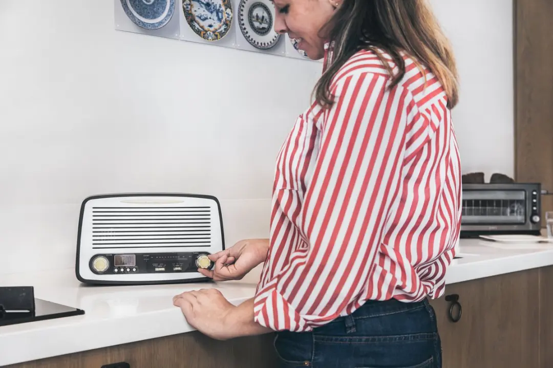 Lenco SR-02GY Radio met wekker - Retro look - Wit-Grijs