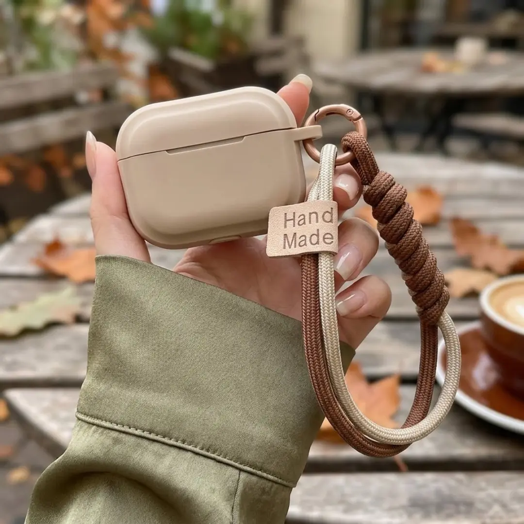 NuveX Hoesje AirPods Pro 2 - Abrikoos met koord & karabijnhaak