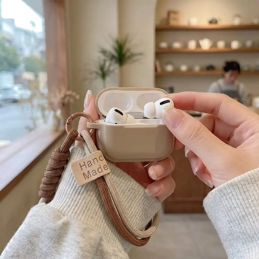 NuveX Hoesje AirPods Pro 2 - Abrikoos met koord & karabijnhaak