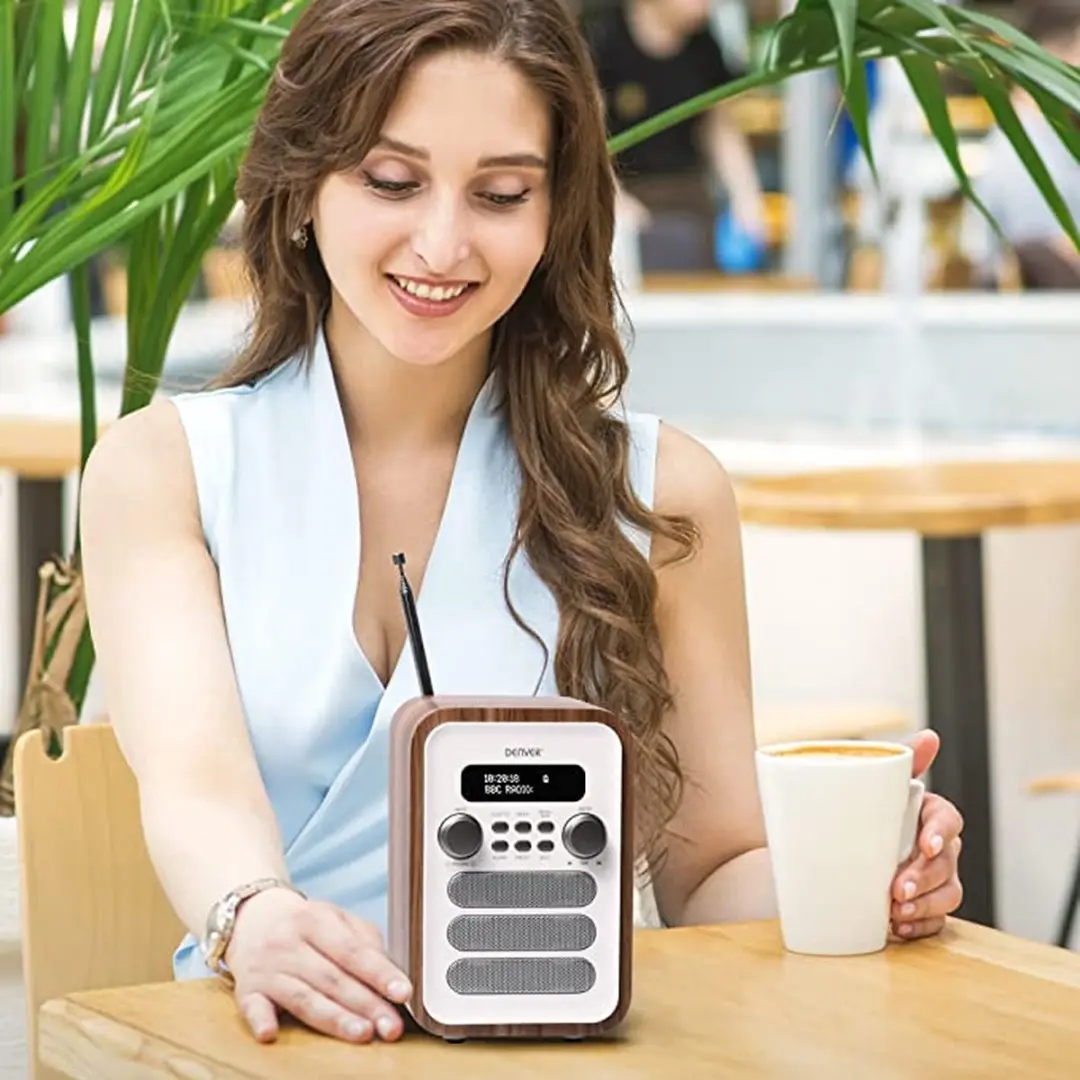 Denver DAB48 Retro Radio - DAB+/FM - Bluetooth - 2,5W - Wit