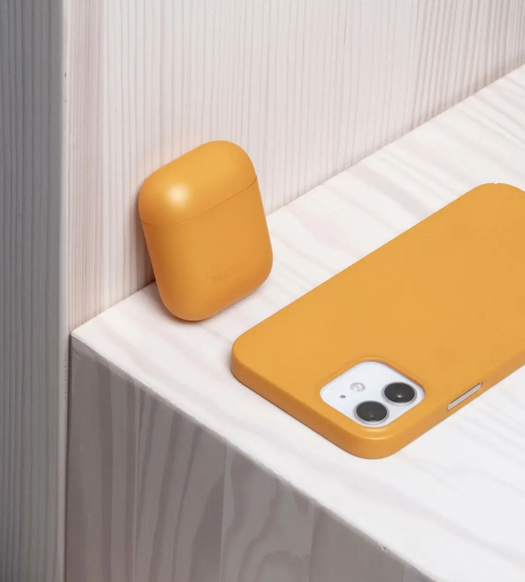 Nudient Thin Hoesje AirPods 1/2 APNNN-V1SY - Oranje
