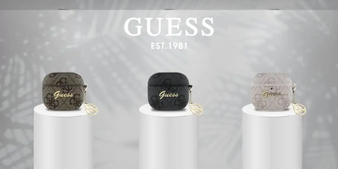 GUESS Hoesje AirPods 4 - Roze - 3666339397425