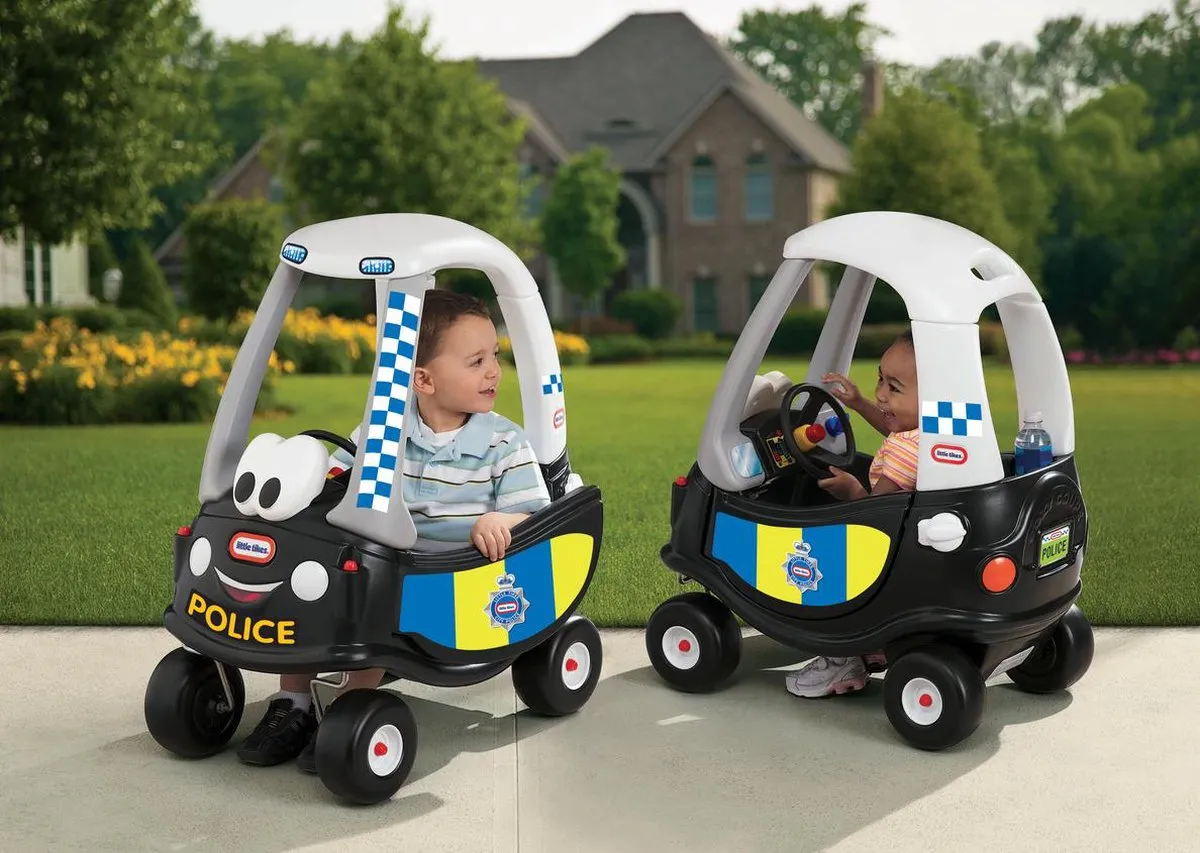 Little Tikes Cozy Coupe Politie Loopauto - Zwart/Wit - afbeelding 4 van 5