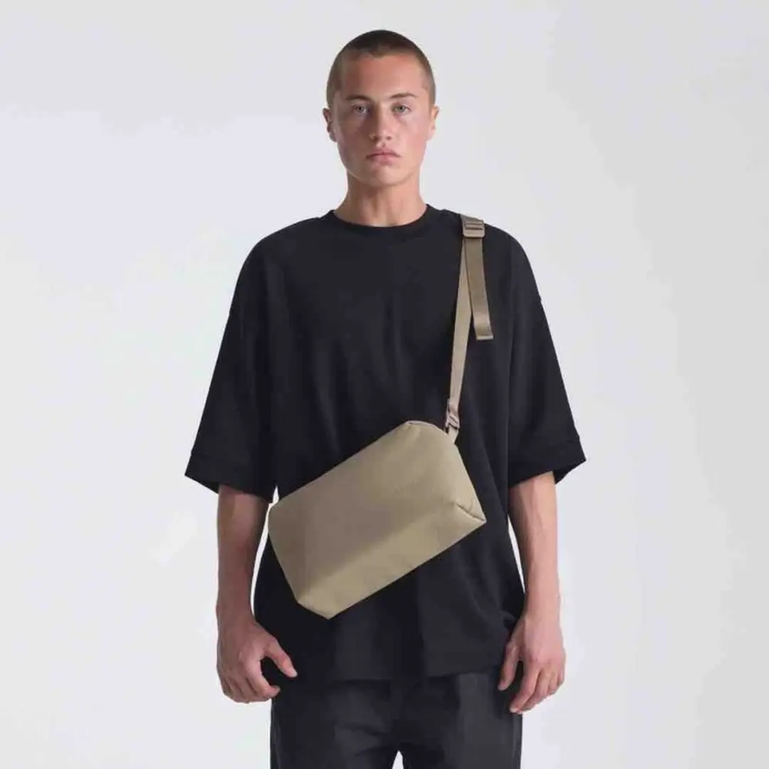 Urth Dolomite Camera Sling D251291 - Beige