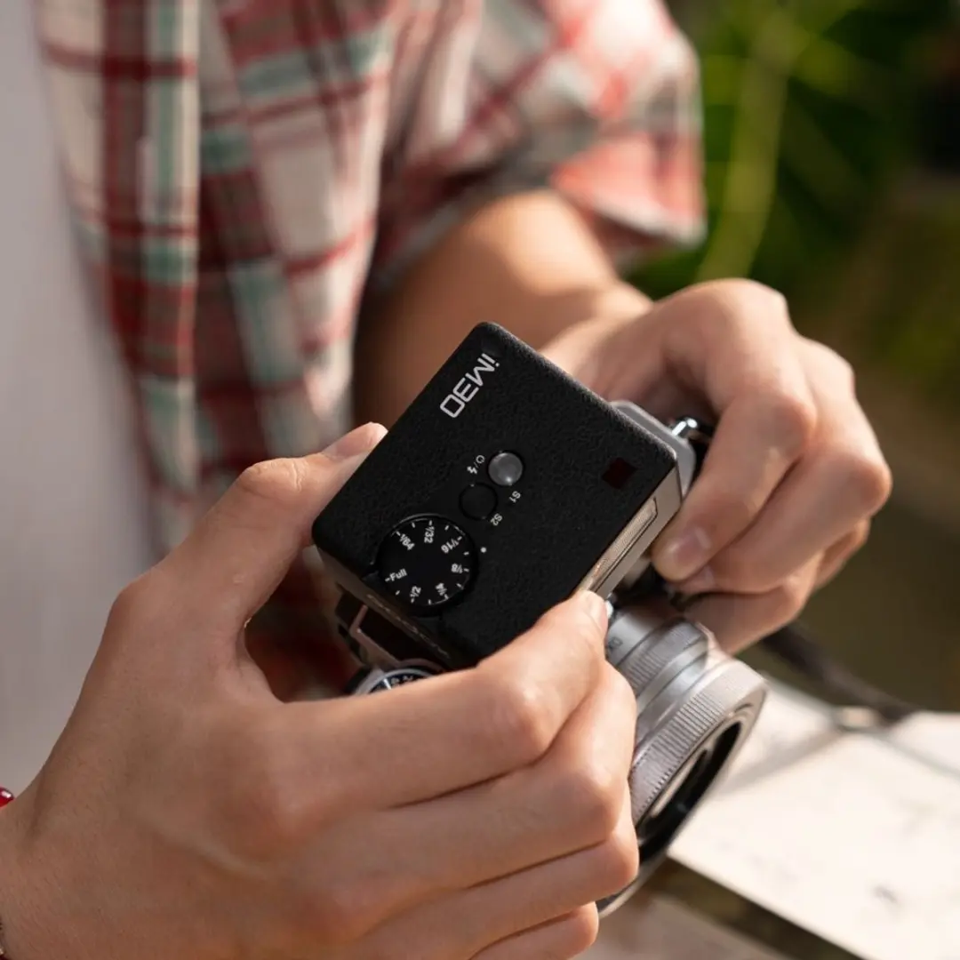 Godox iM30 iFlash Cameraflitser - 2x batterijen - Zwart