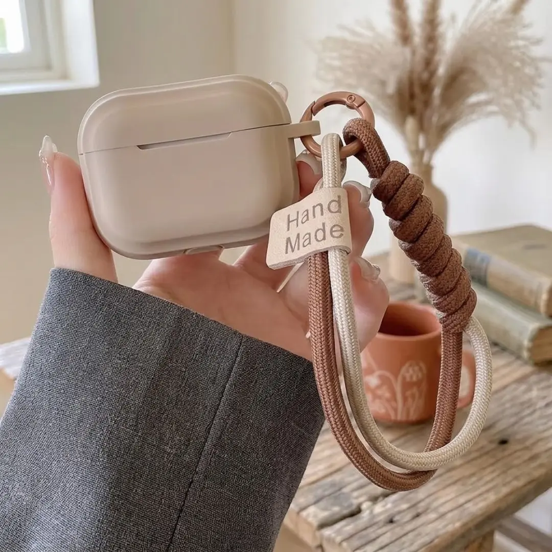 NUVEX Abrikoos Hoesje AirPods Pro 2 - Met Koord & Karabijnhaak