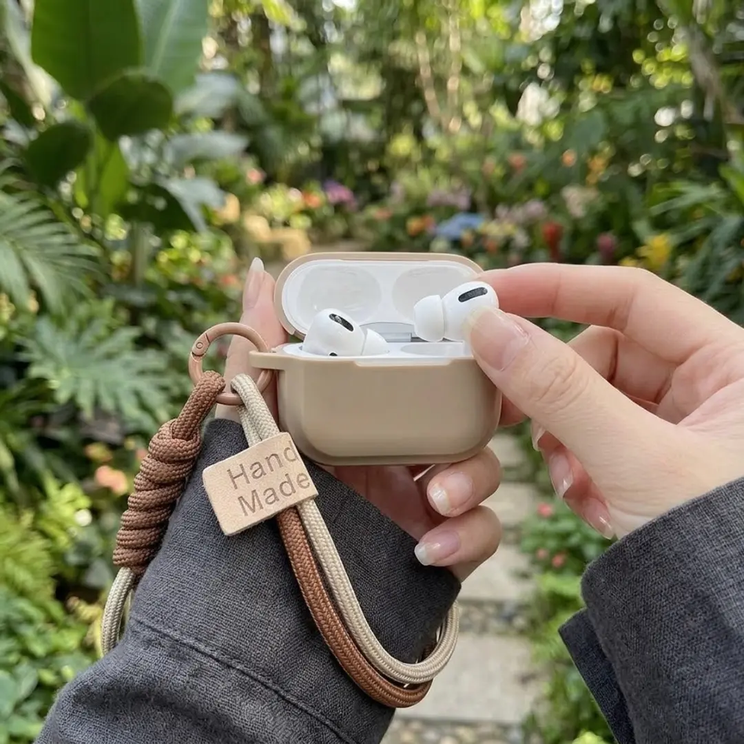 NUVEX Abrikoos Hoesje AirPods Pro 2 - Met Koord & Karabijnhaak