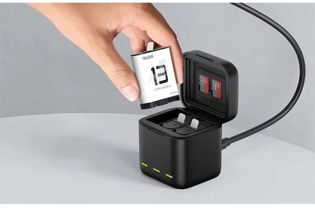 Telesin Oplaadbox GoPro Hero 13 - 3 Batterijen & 2 Micro-SD - Zwart - afbeelding 2 van 6