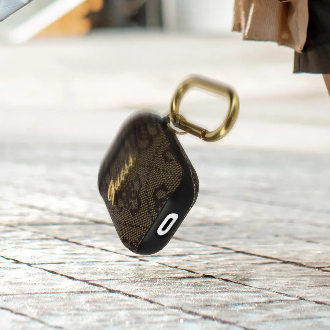 Guess GUA24GSMW AirPods Hoesje - Bruin