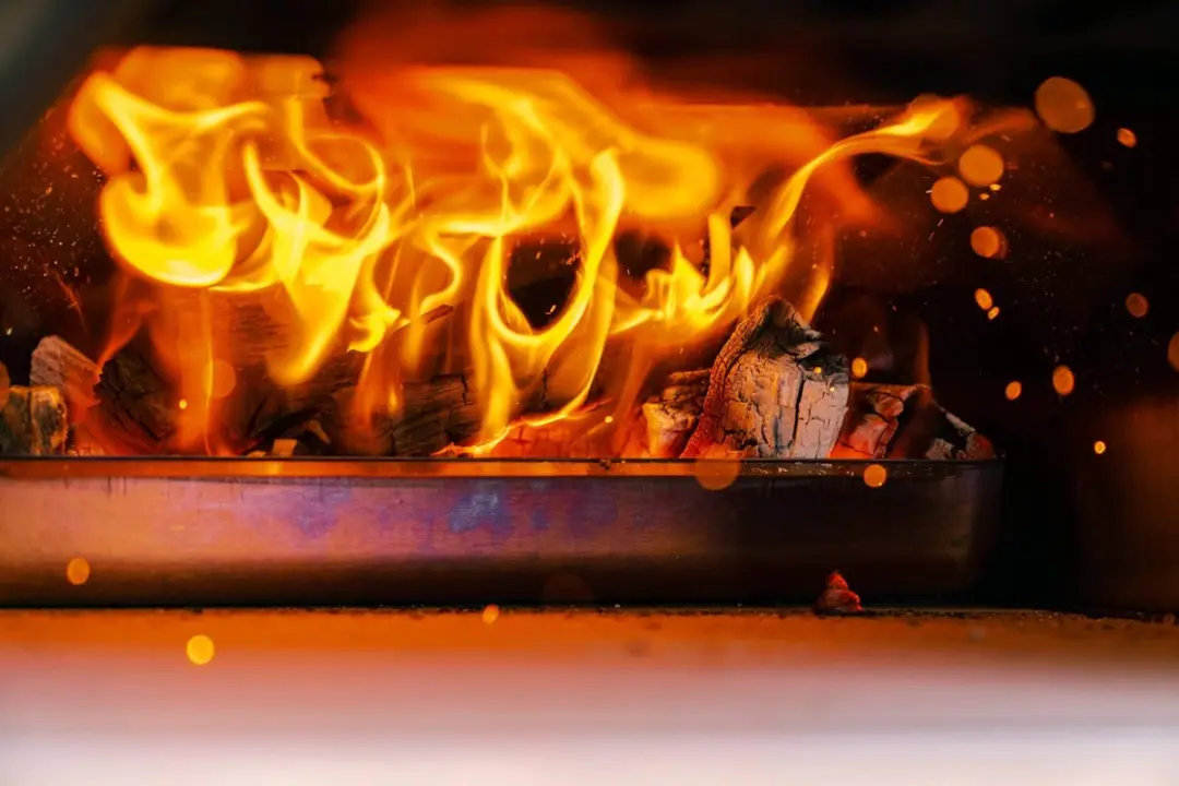 Ooni Karu 16 Hout/Houtskool Pizzaoven - Zwart