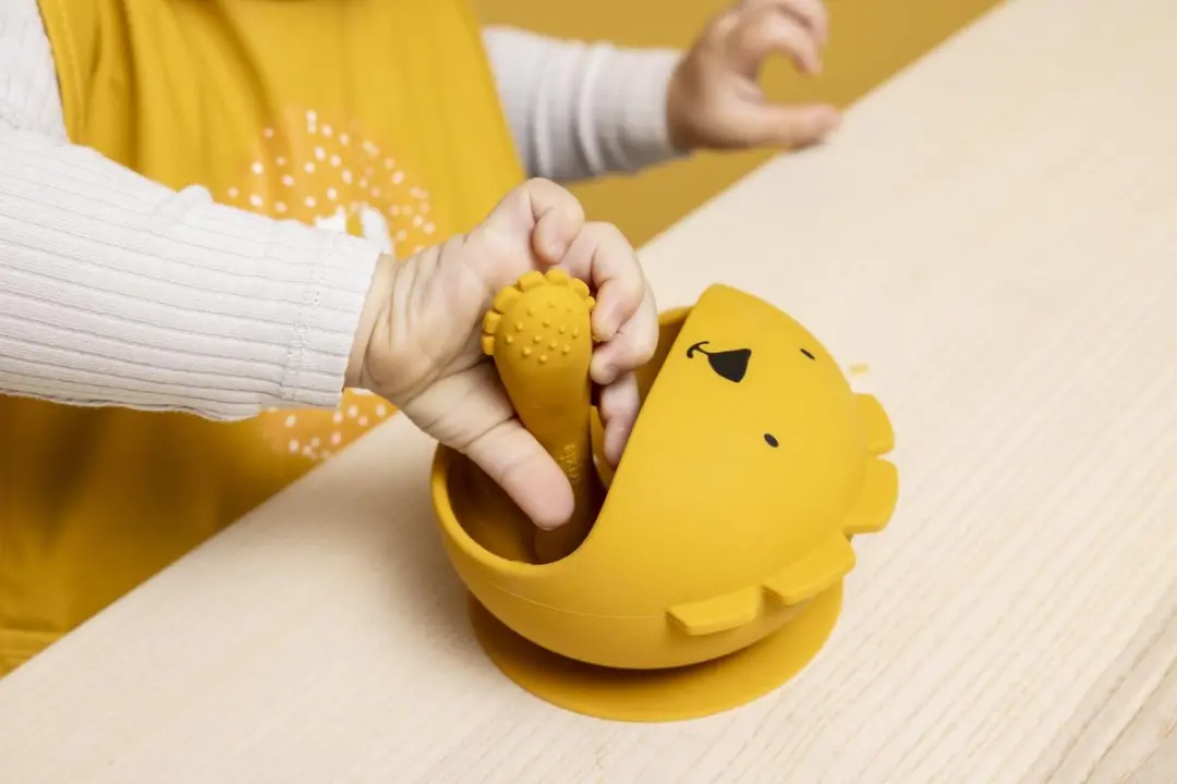 Trixie Mr. Lion Babymaaltijdset - Siliconen Kommetje met Lepeltje - Geel