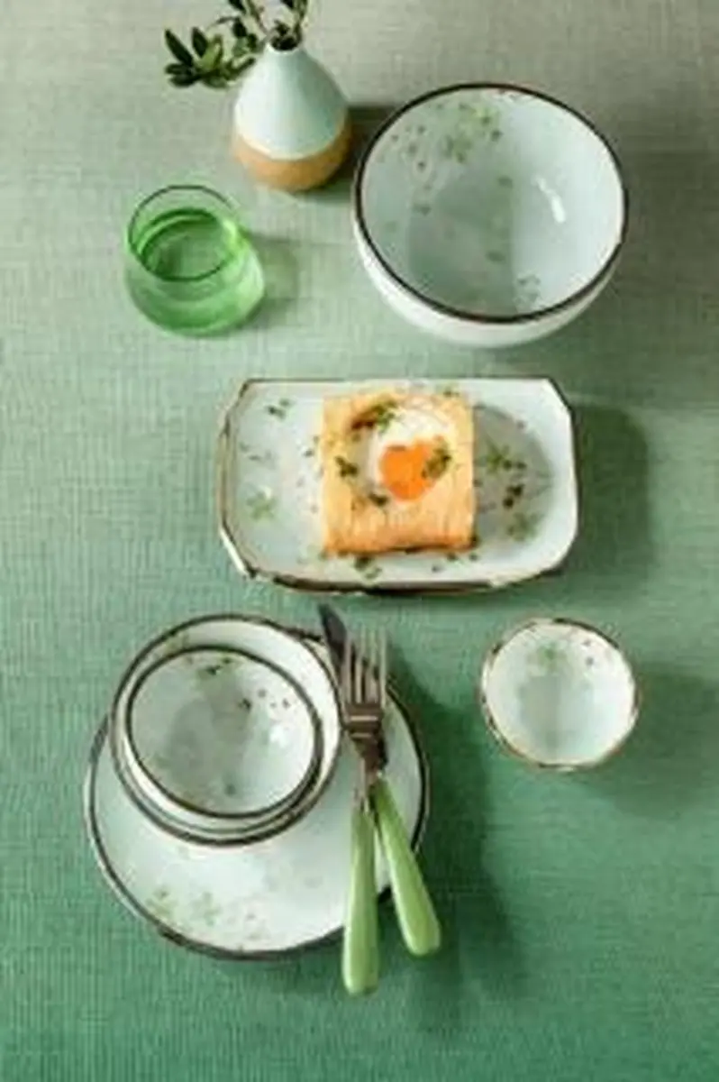Tokyo Design Studio Green Cosmos Porseleinen Sushi Schaal 22x15cm - Lichtgroen