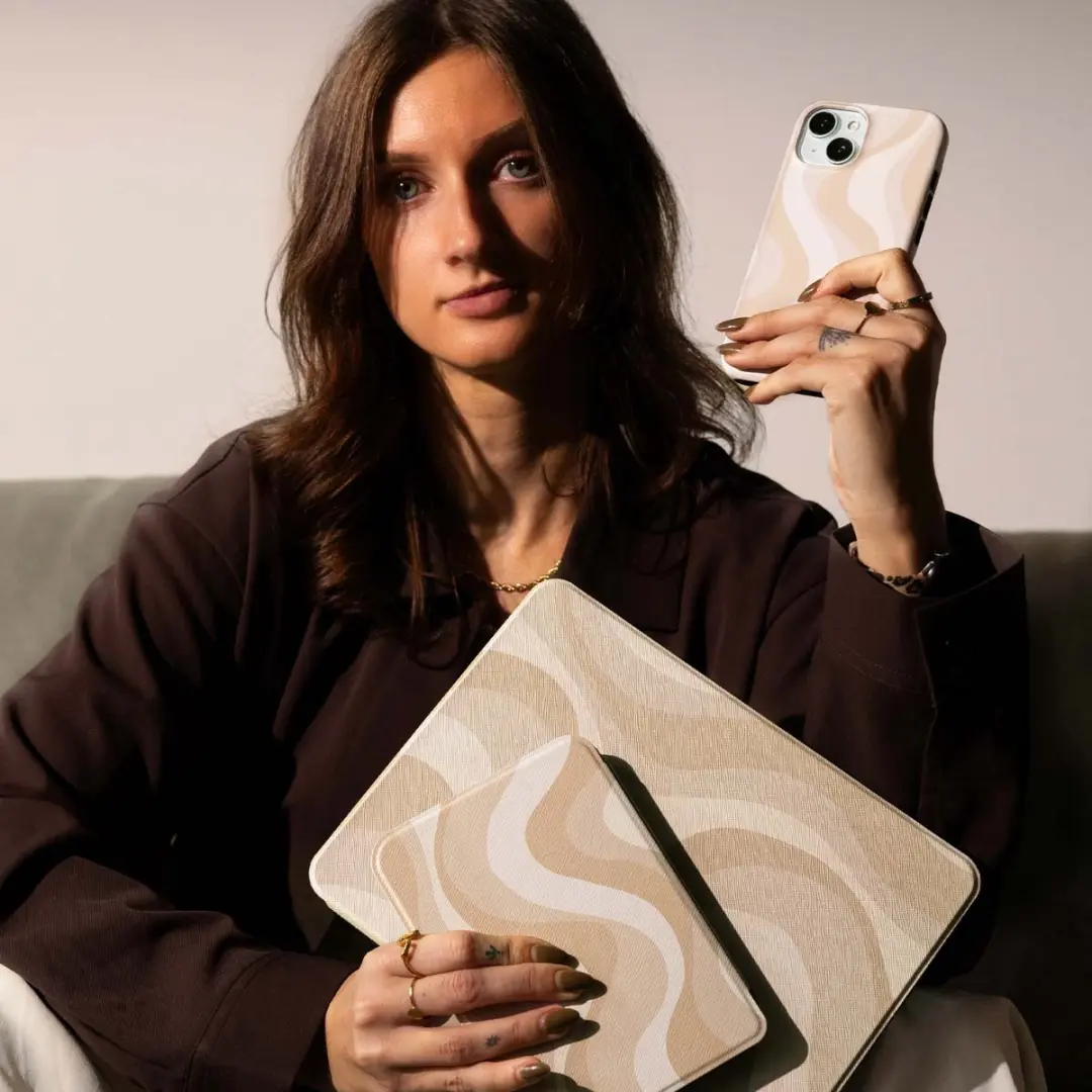 Selencia Hoesje iPhone 13 Desert Waves Beige - MagSafe