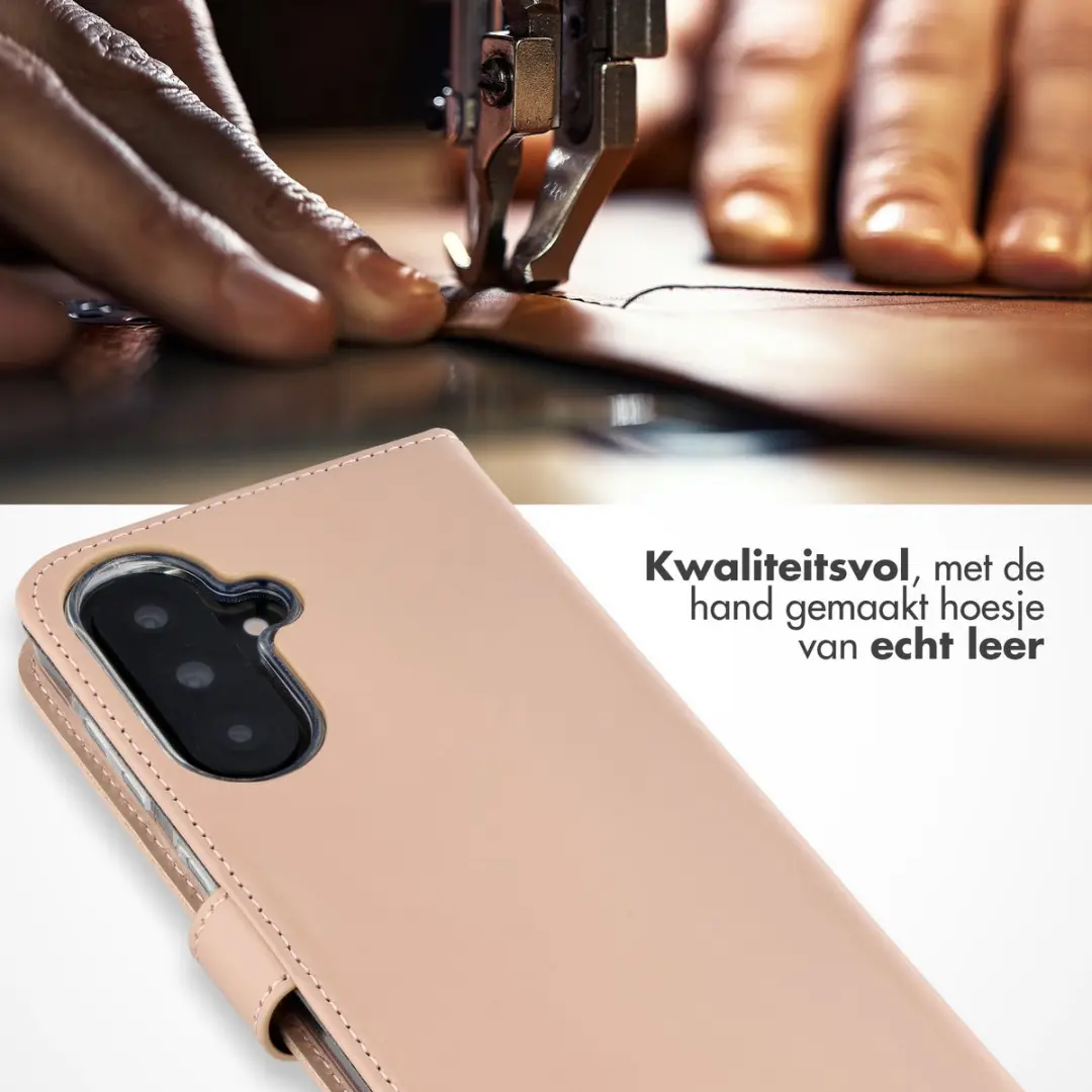 Selencia Hoesje Samsung Galaxy A37 - Lichtroze Lederen Bookcase - 3 Pasjes