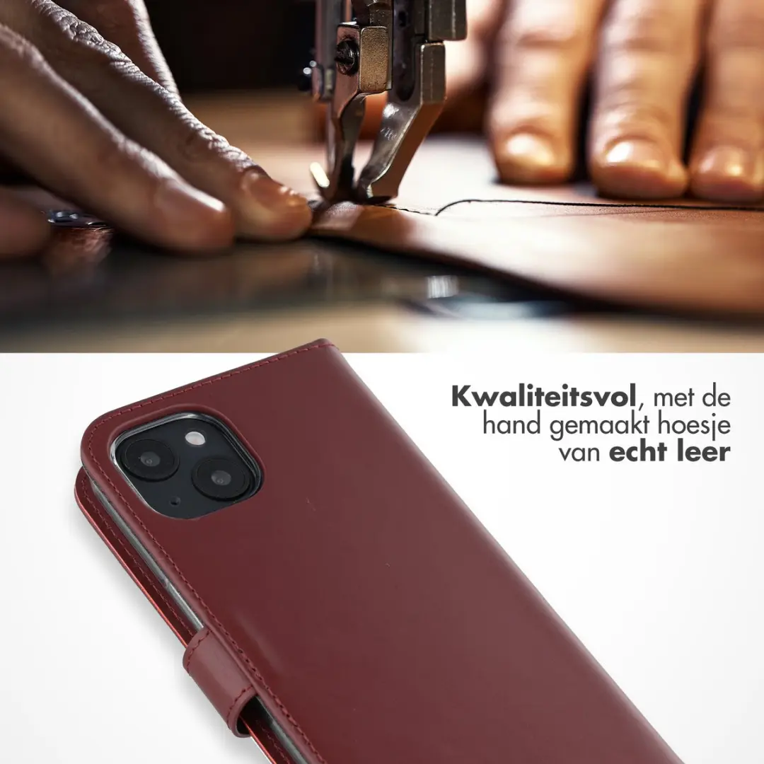 Selencia Hoesje iPhone 14 Echt Lederen Bookcase - 3 Pasjes - Donkerrood