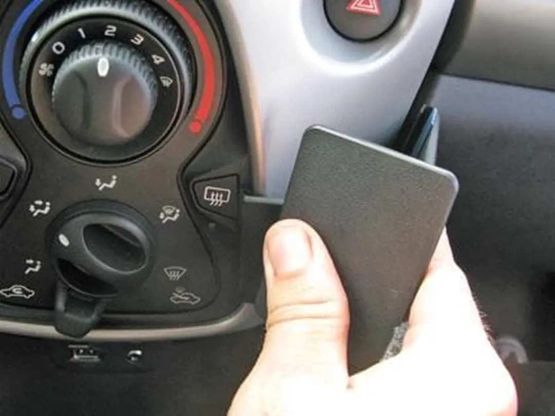 Brodit ProClip 855035 Citroën C1/Peugeot 108/Toyota Aygo 2014
