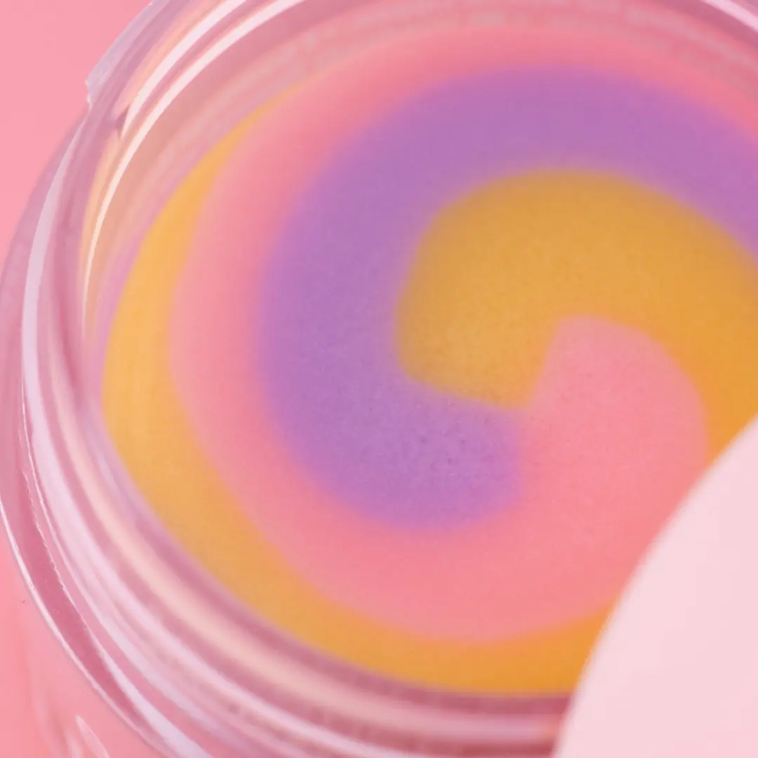 essence LIP swirl sugar scrub 01