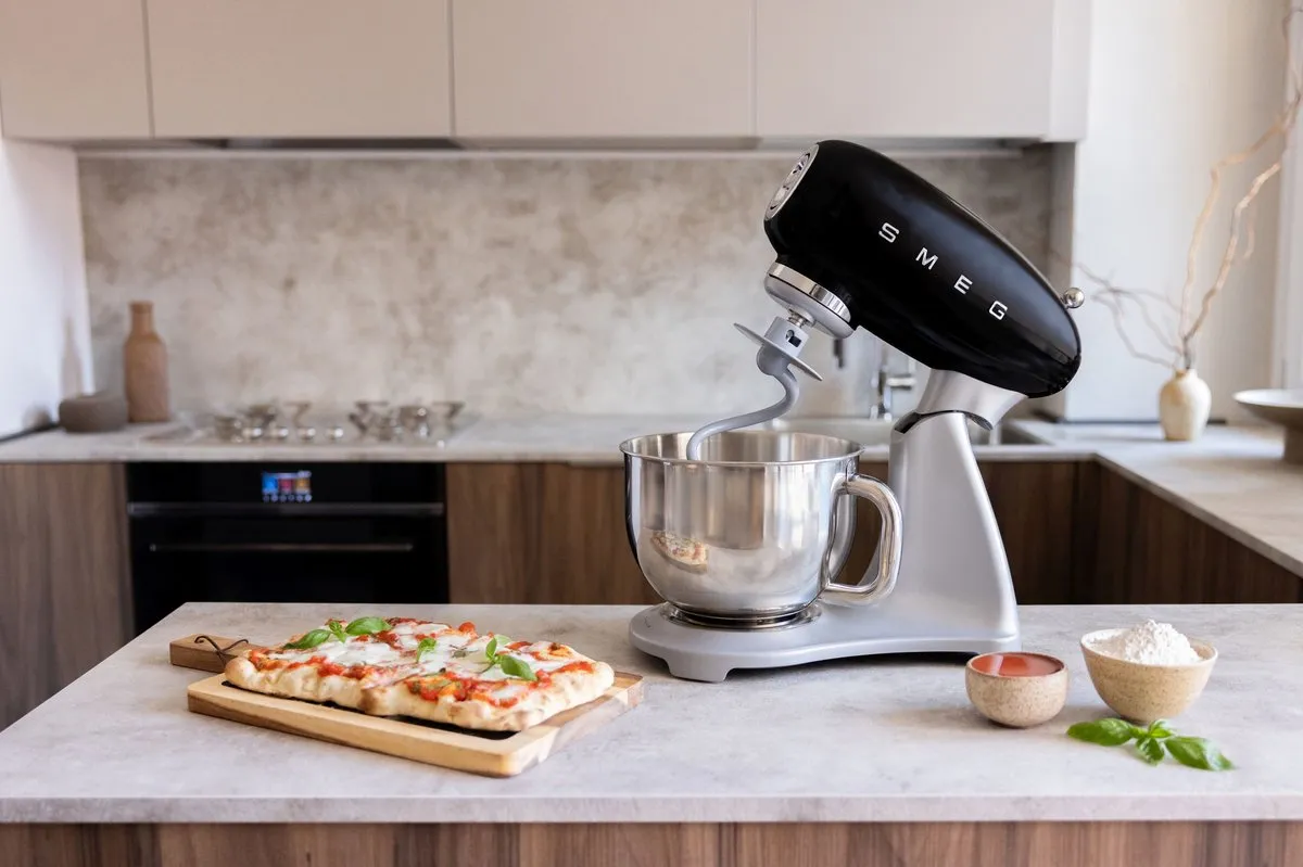 Smeg SMF04 Keukenmachine 800W - Zwart