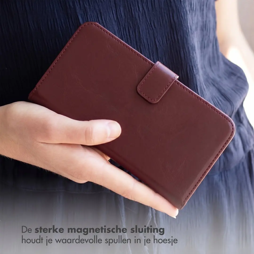 Selencia Hoesje iPhone 15 Echt Lederen Bookcase - 3 Pasjes - Donkerrood