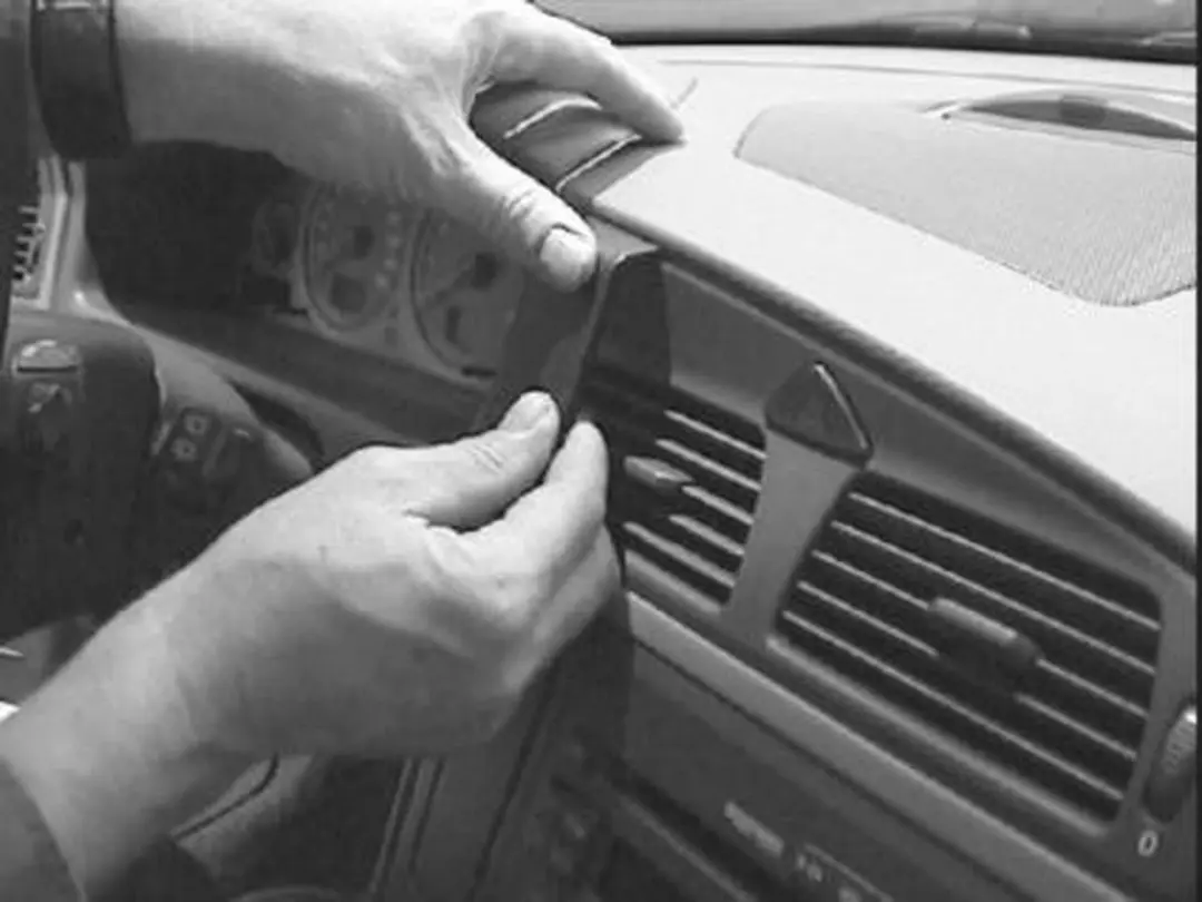 Brodit ProClip 852777 Volvo Center Mount - Zwart