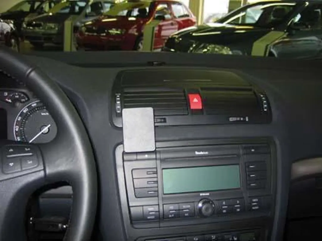 Brodit Proclip Center Mount Skoda Octavia 05
