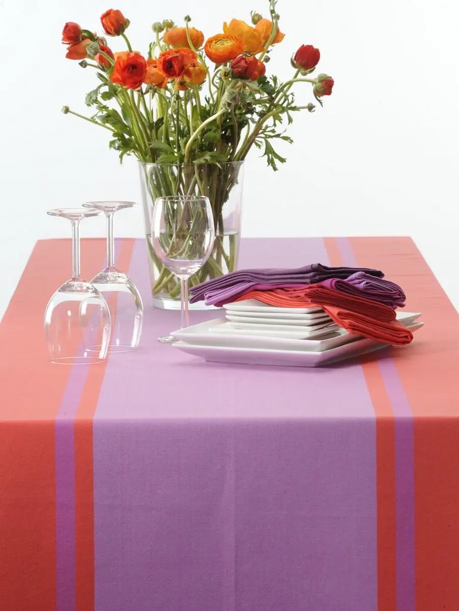 Tint Tafelkleed 150x250cm Striped Satin