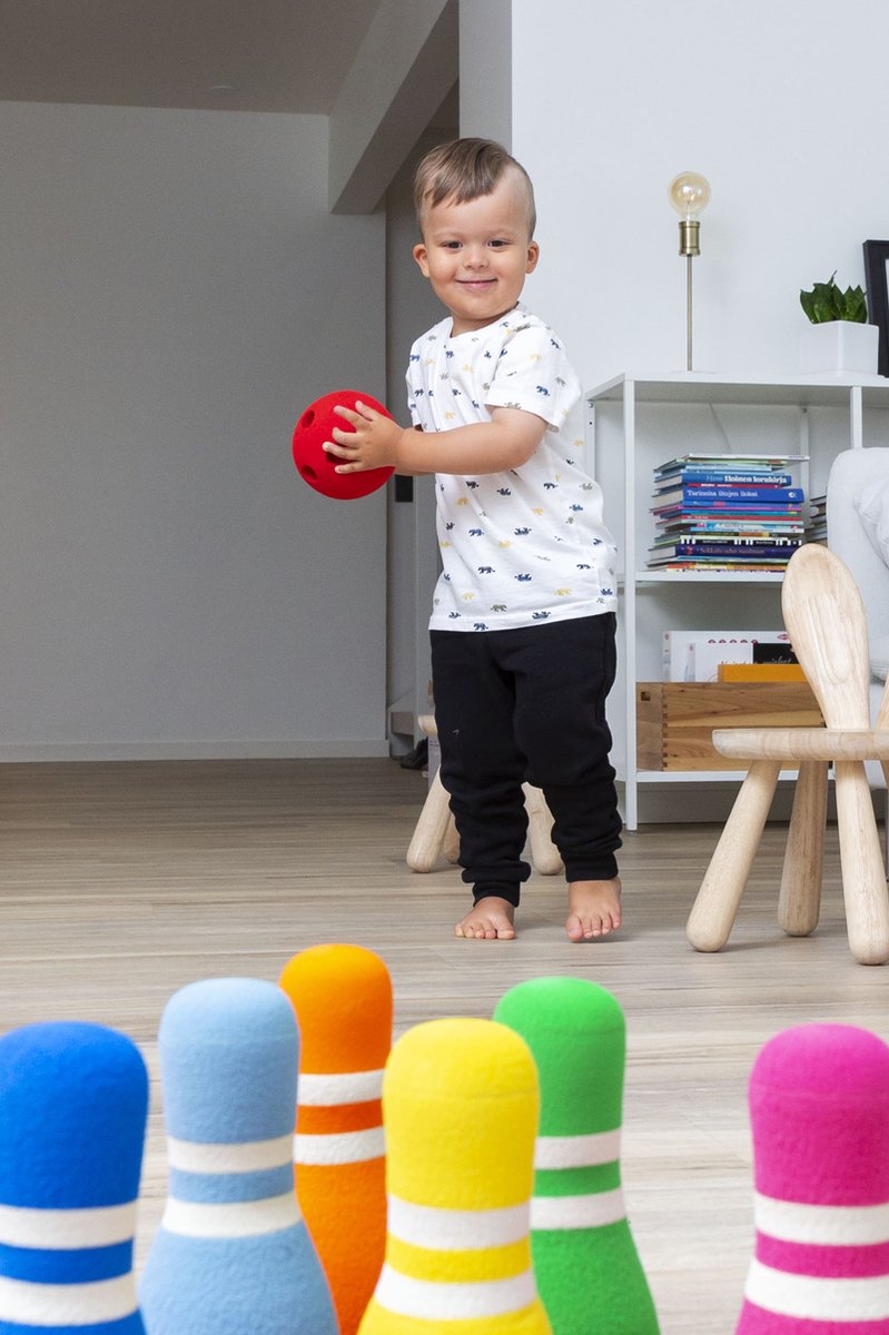 Tactic Foam Bowling Set - in en outdoor game